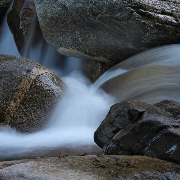Wasserlauf und Steine